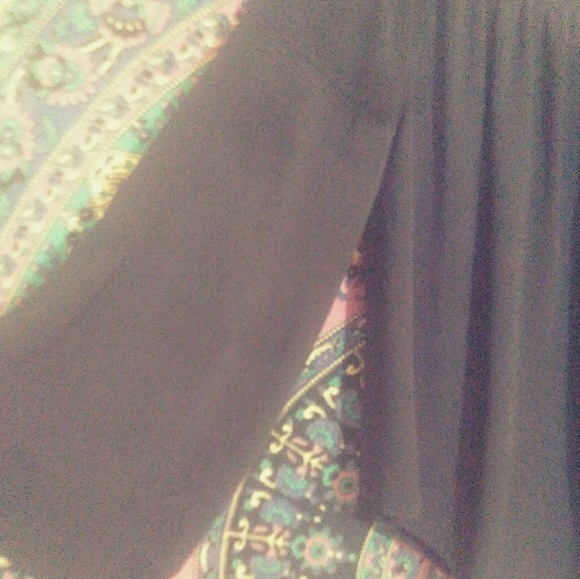 James & Erin Bell Sleeve Over shoulder top NWOT - Picture 5 of 5